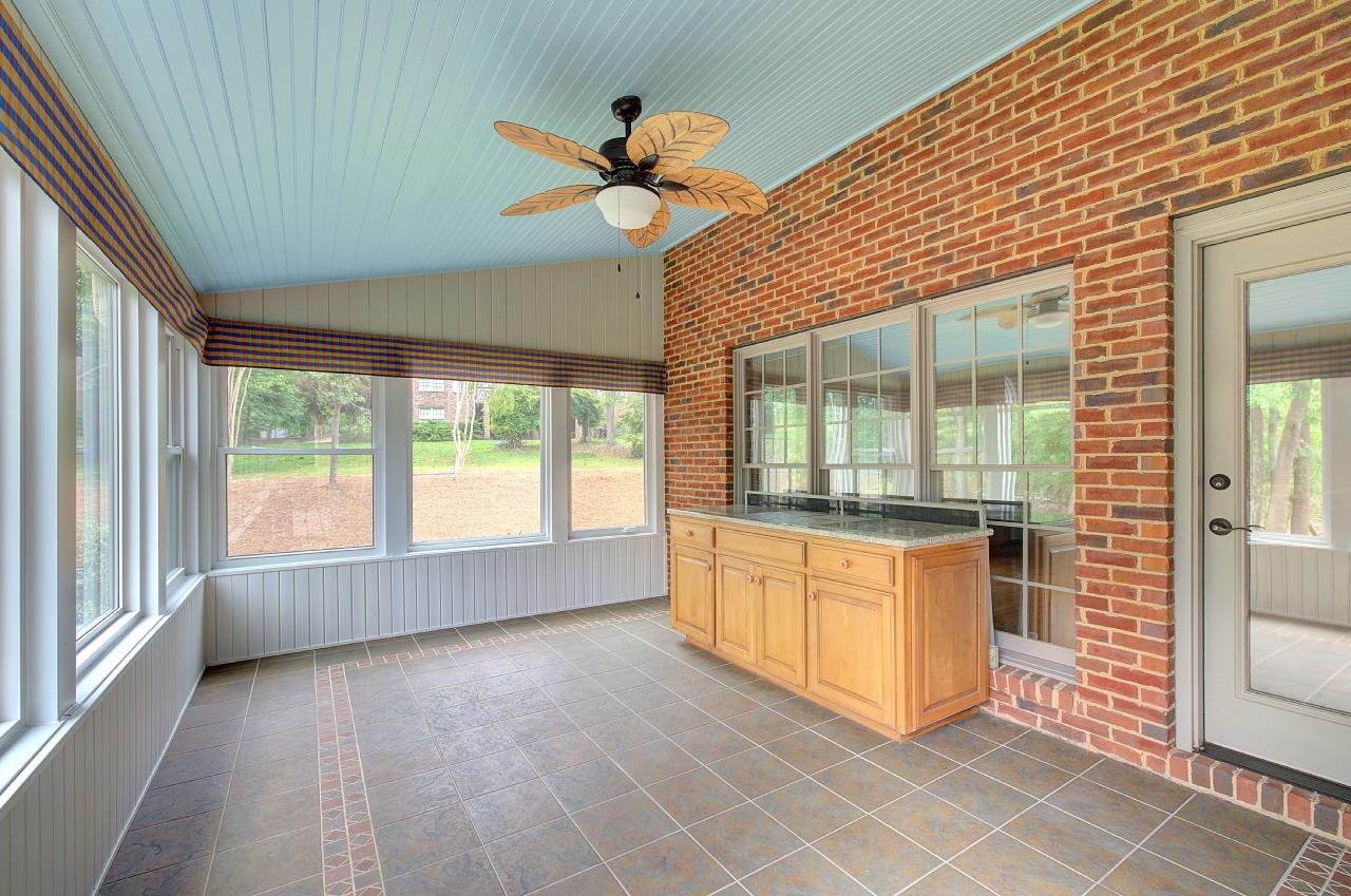Listing images