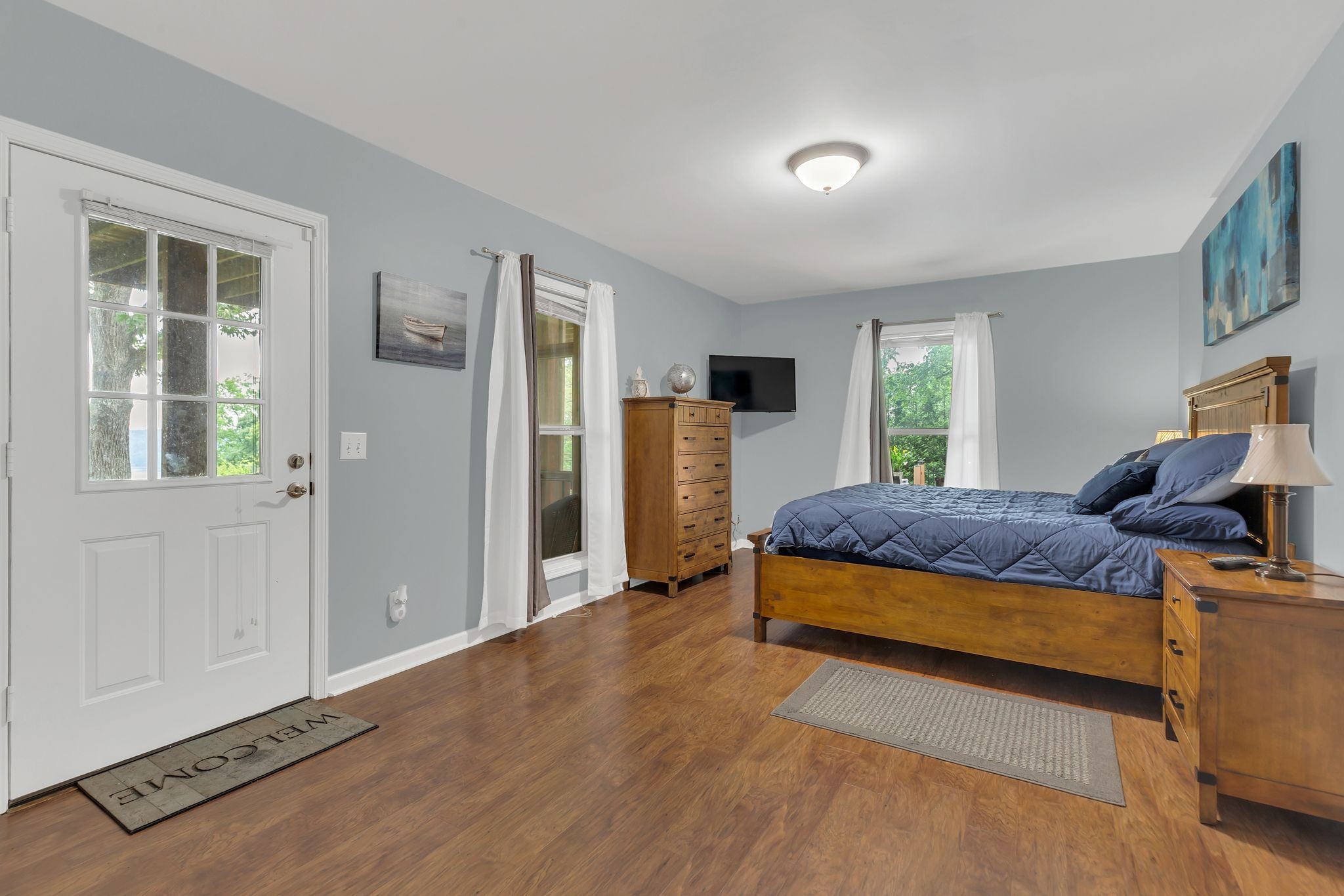Listing images