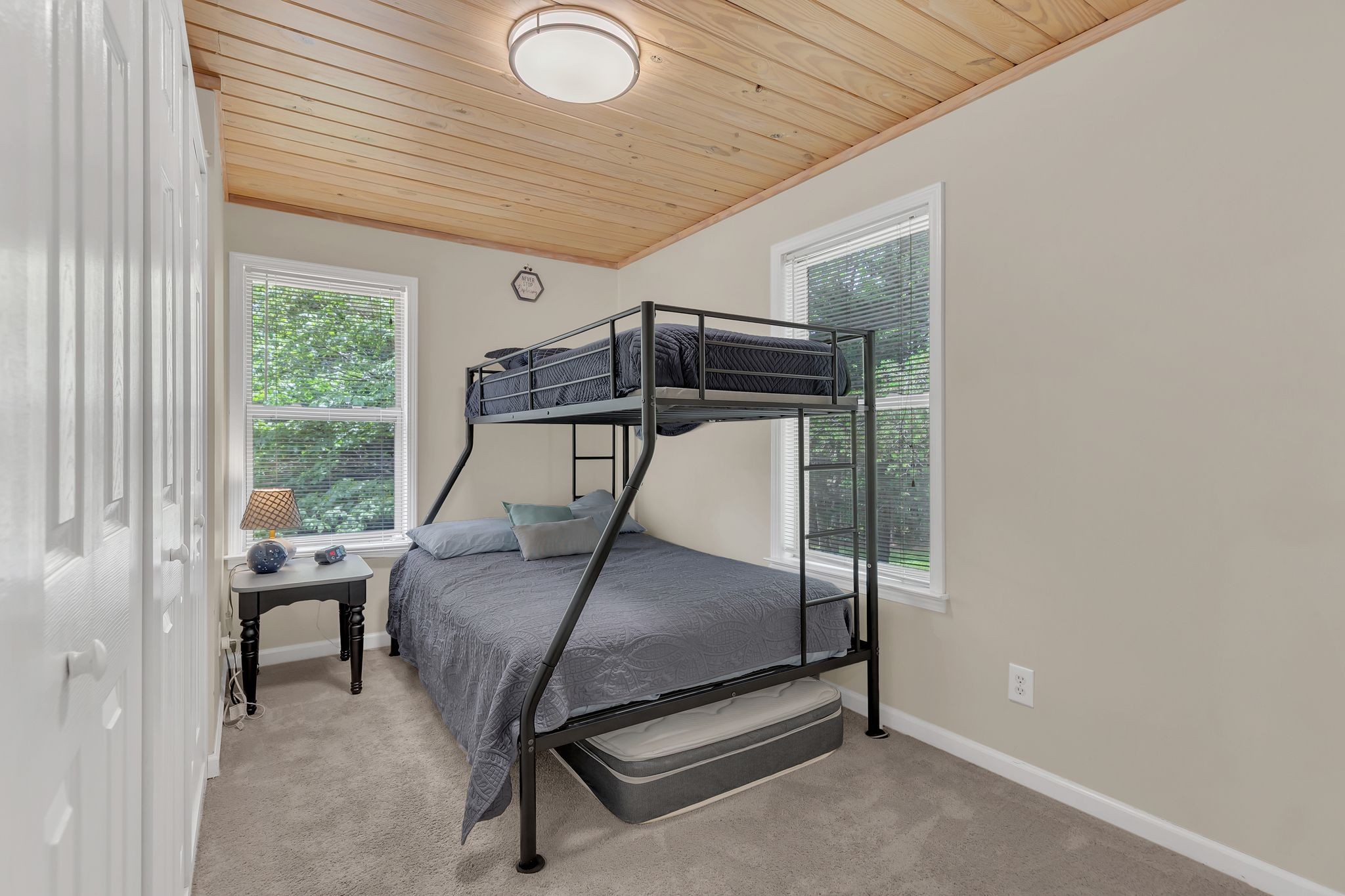 Listing images