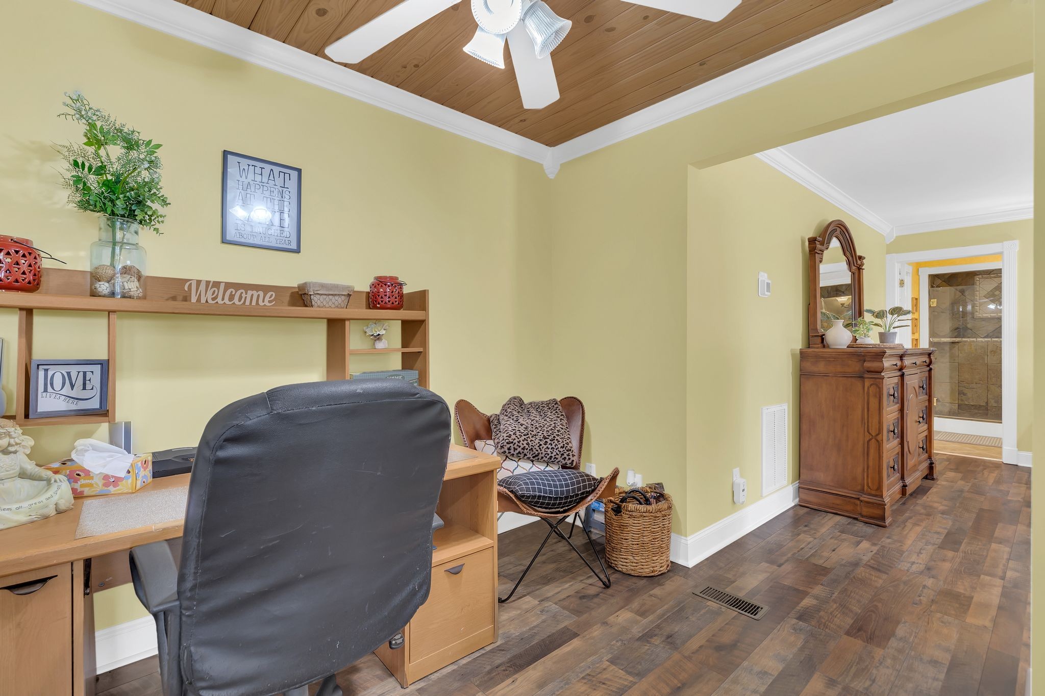 Listing images