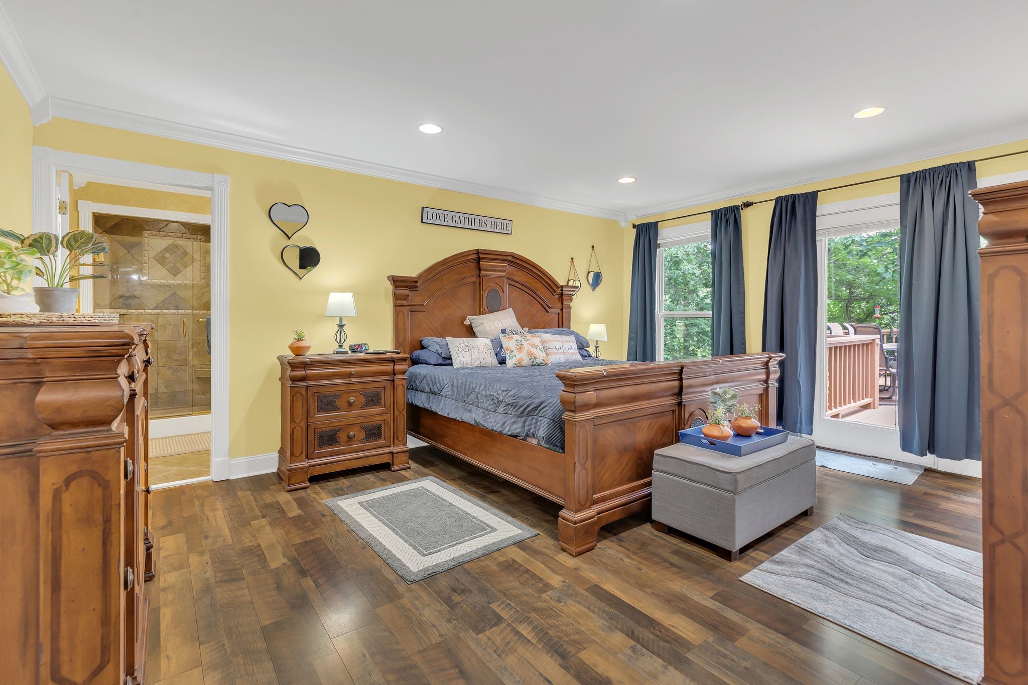 Listing images