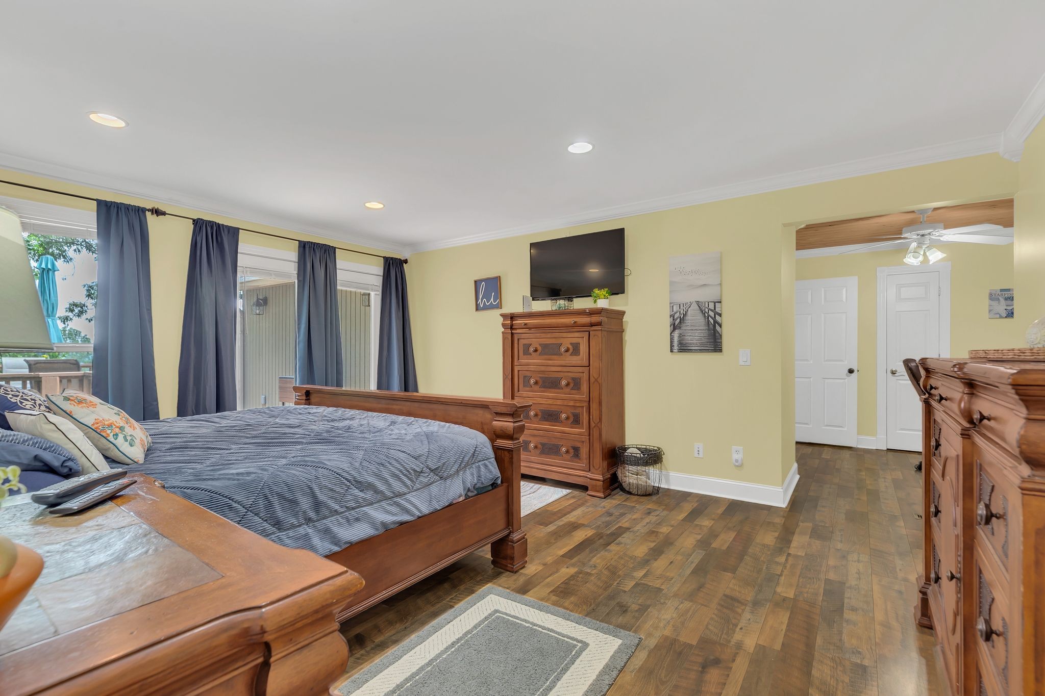 Listing images