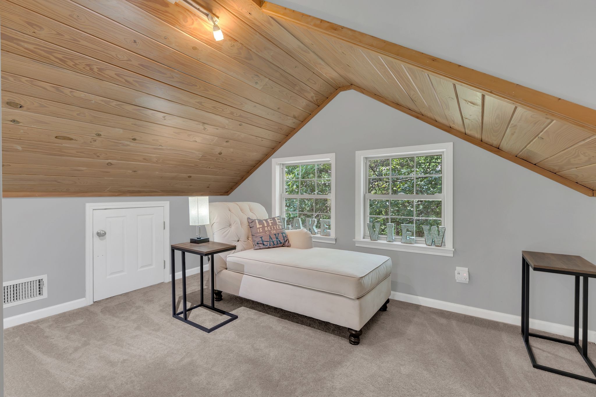 Listing images