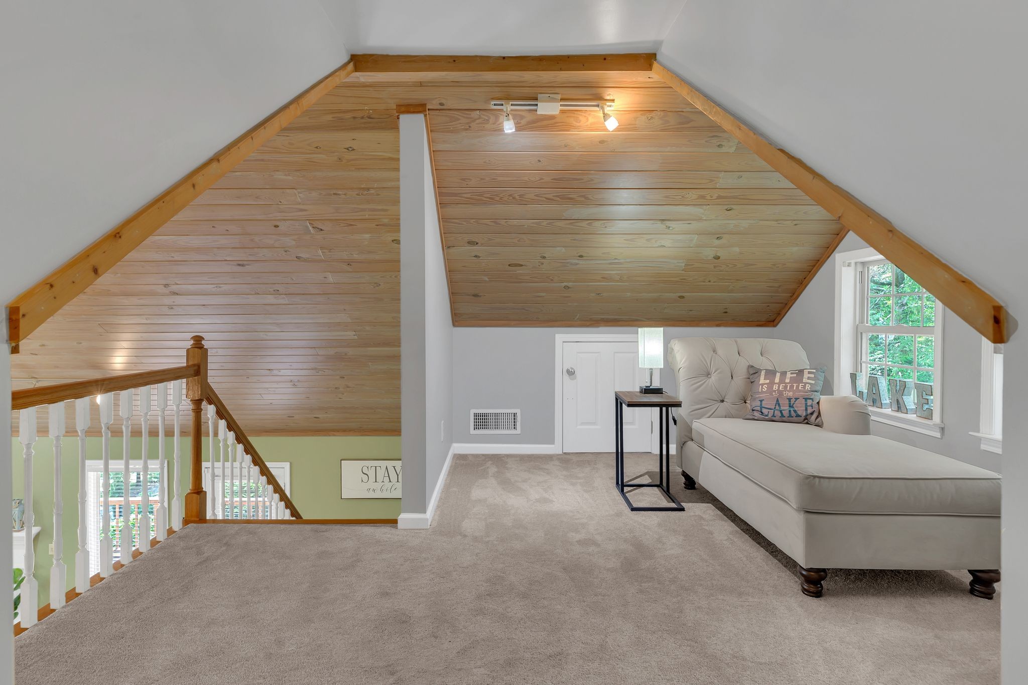 Listing images