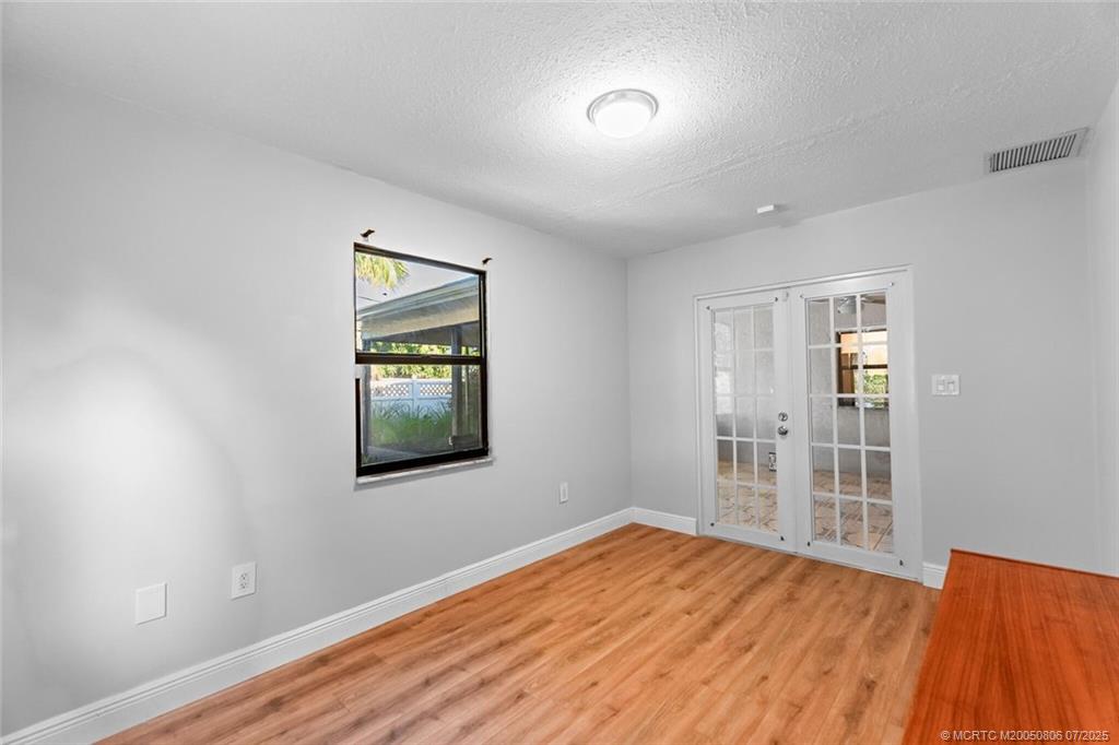 Listing images