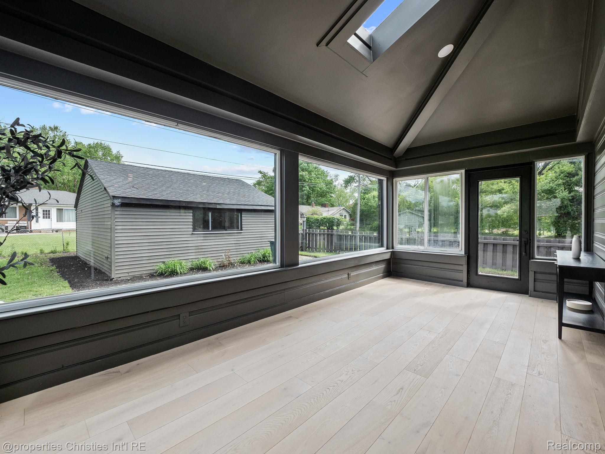 Listing images