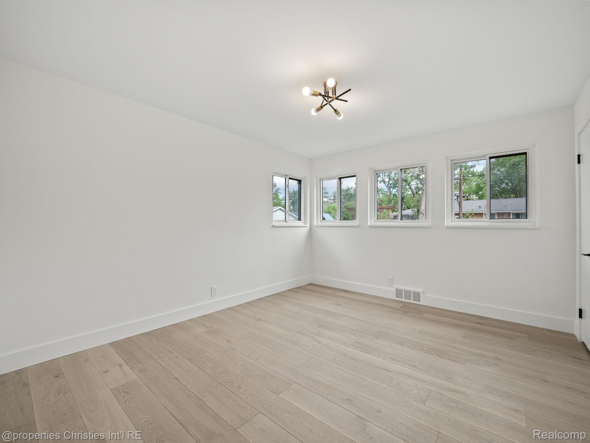 Listing images