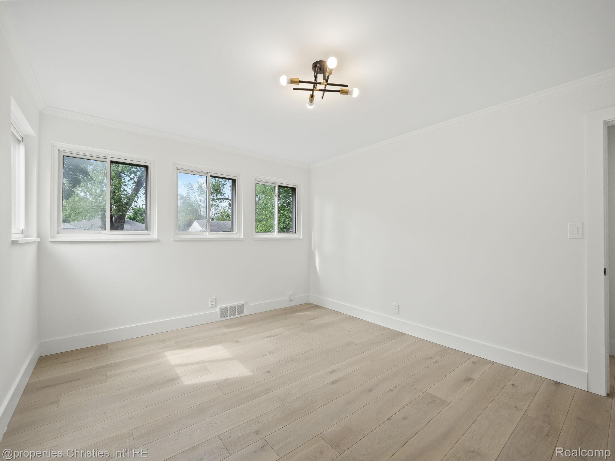 Listing images