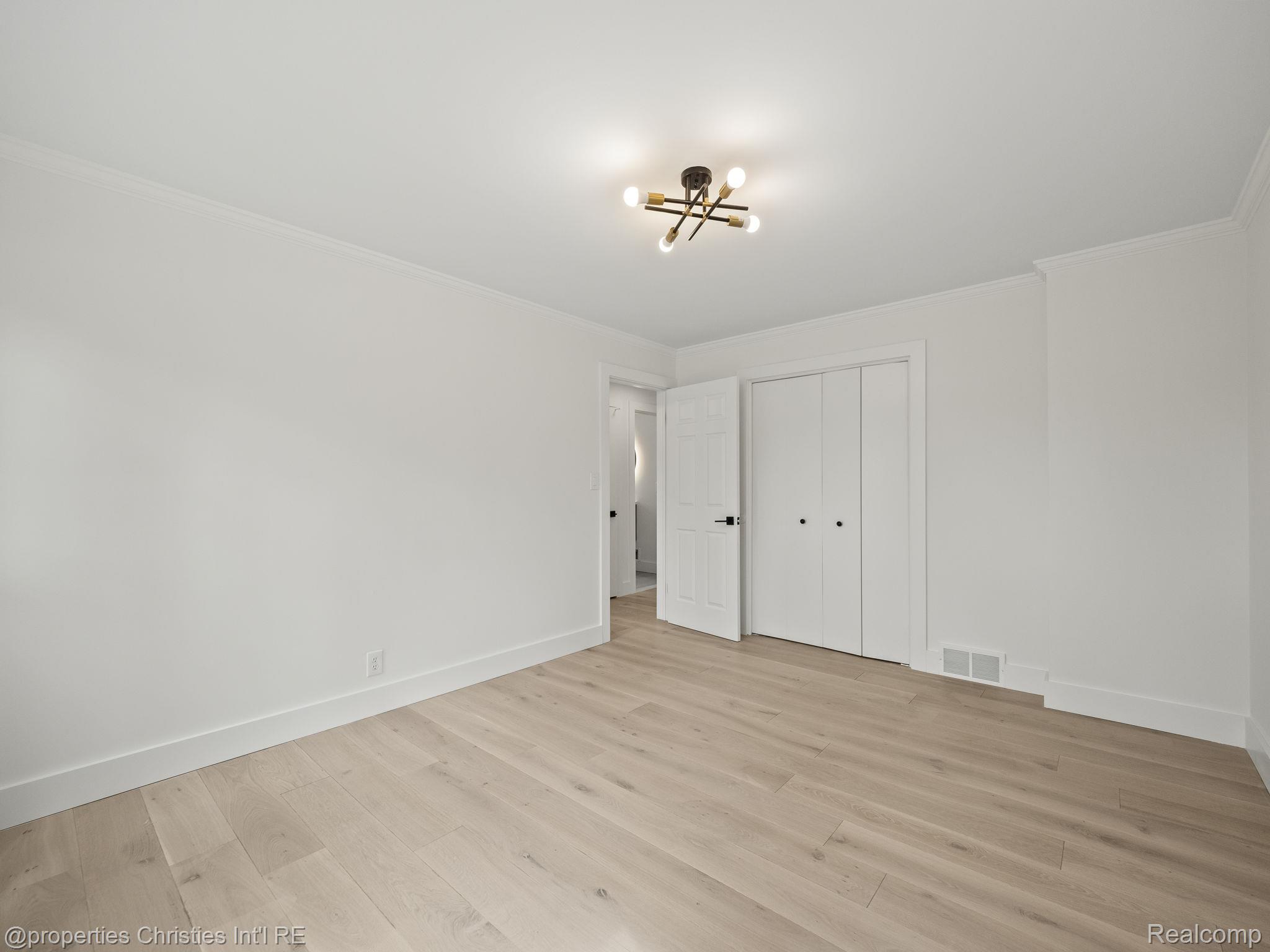 Listing images