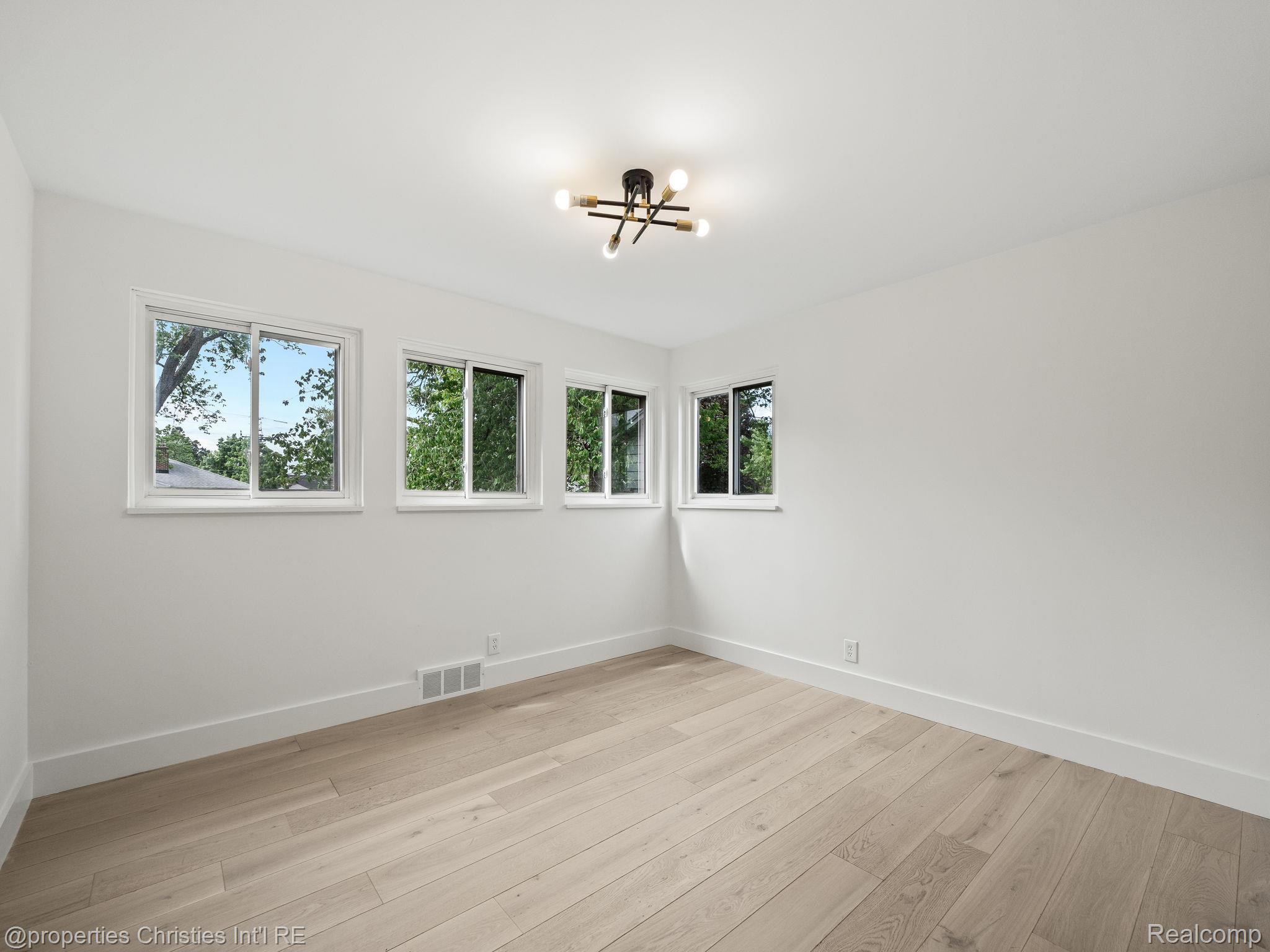 Listing images