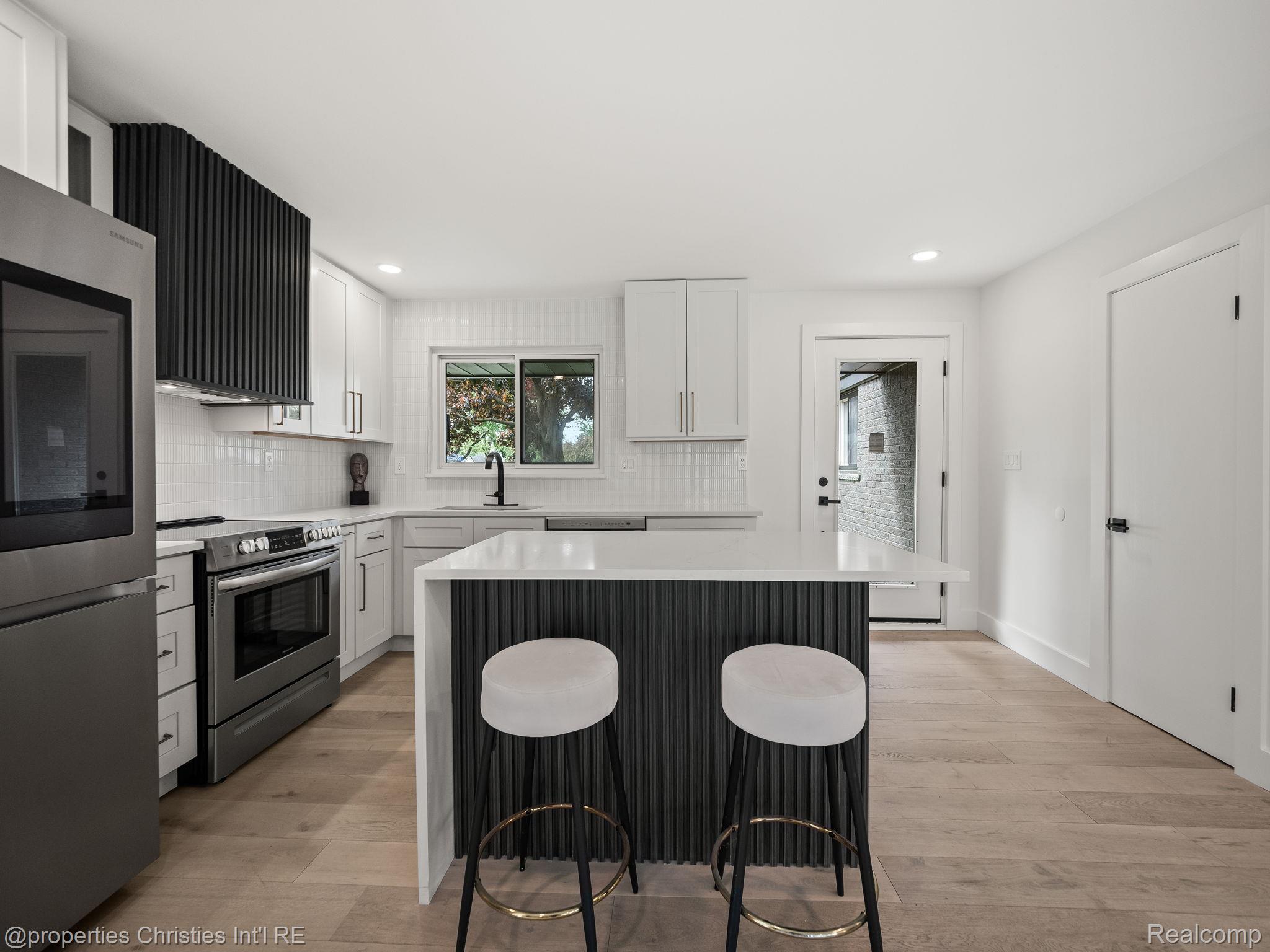 Listing images