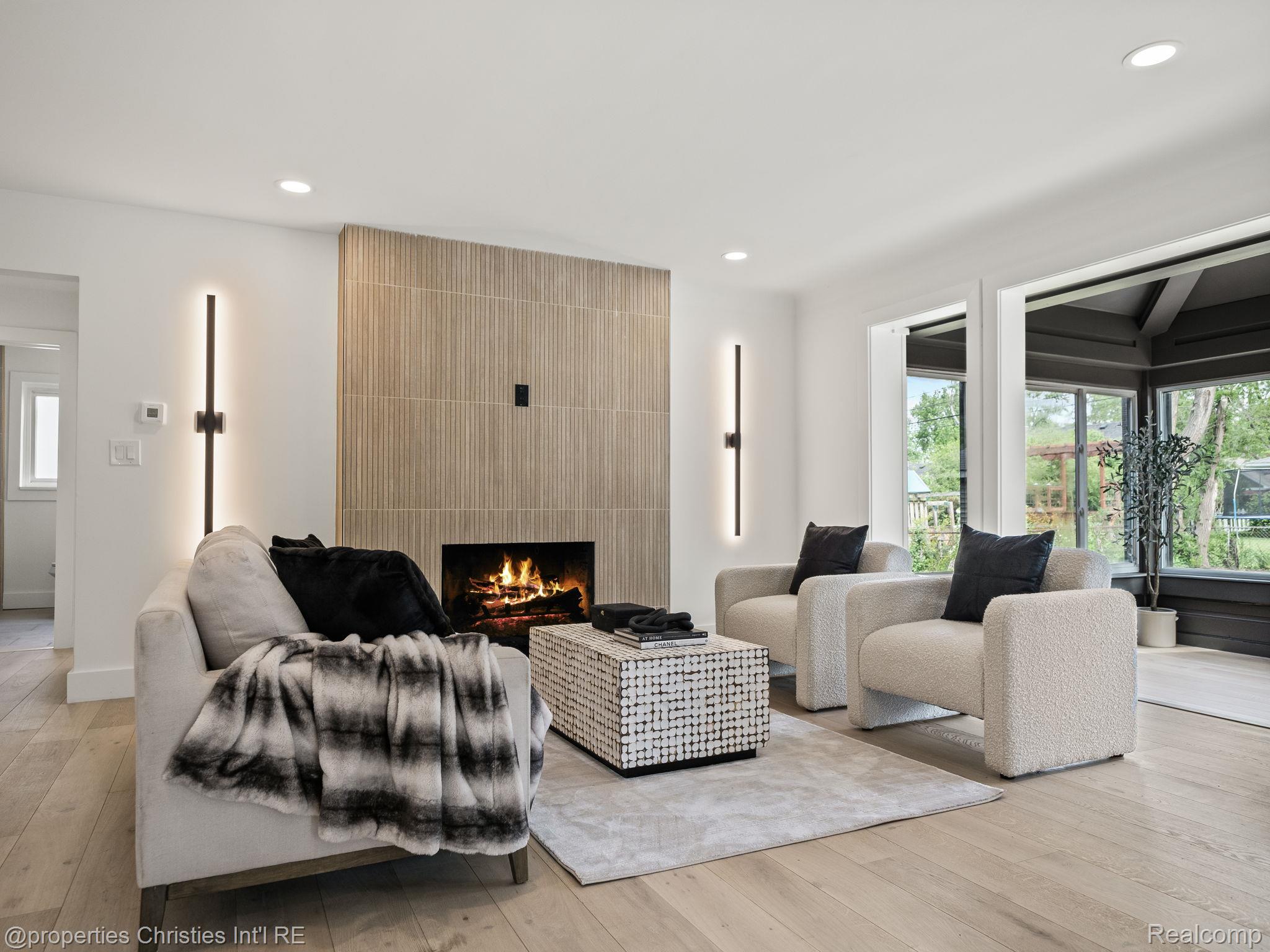 Listing images