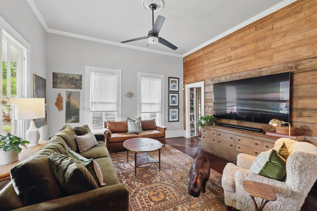 Listing images