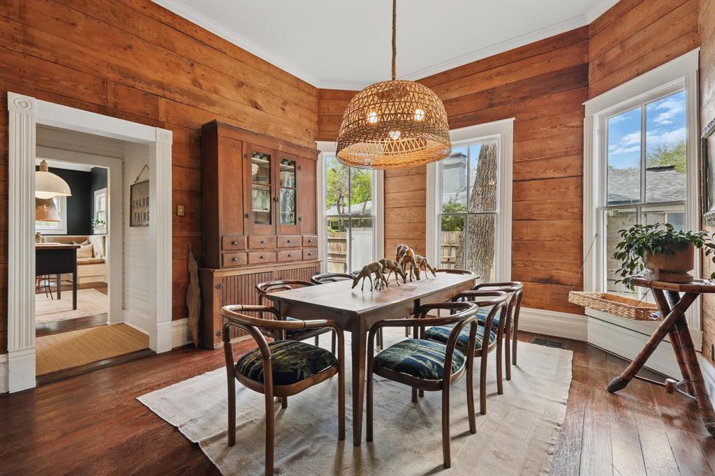 Listing images