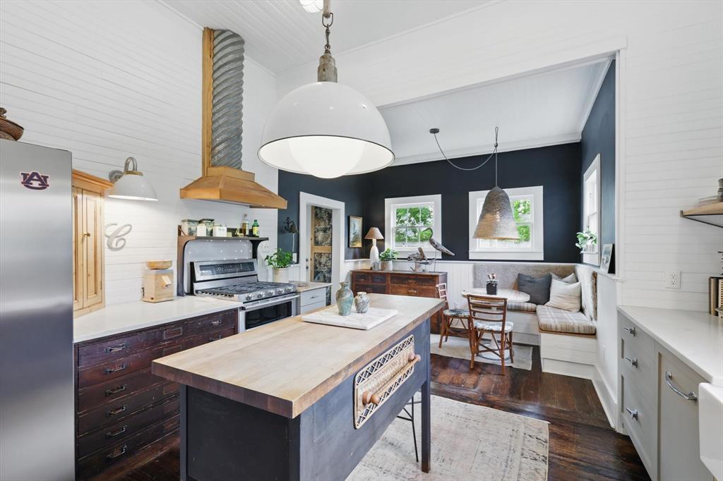 Listing images