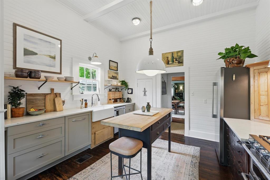 Listing images