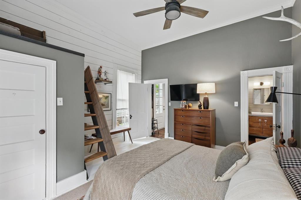 Listing images