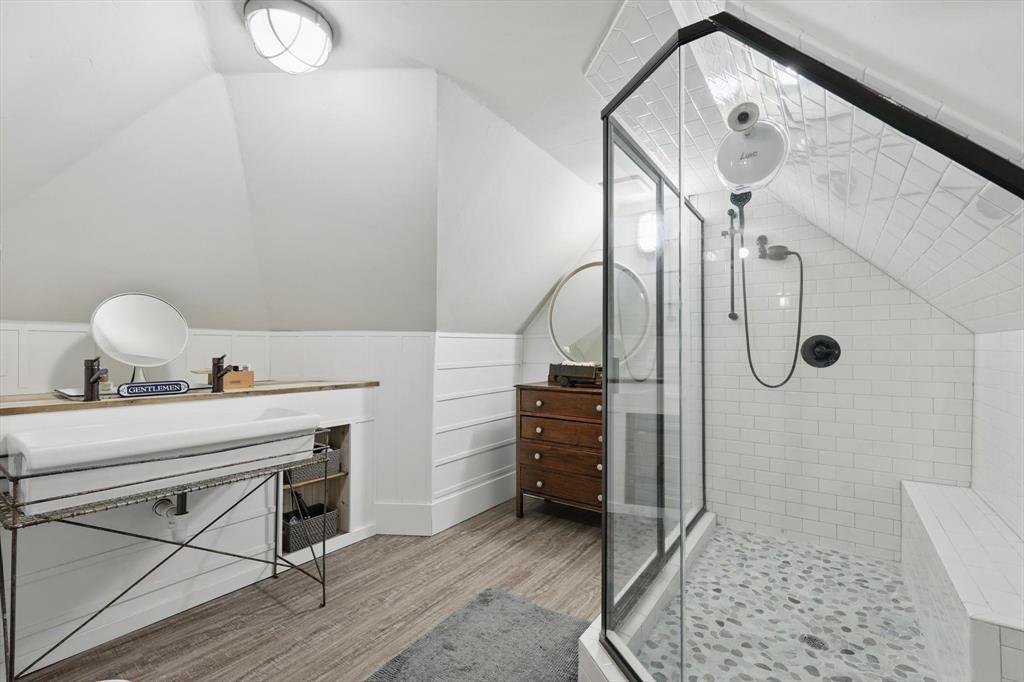 Listing images
