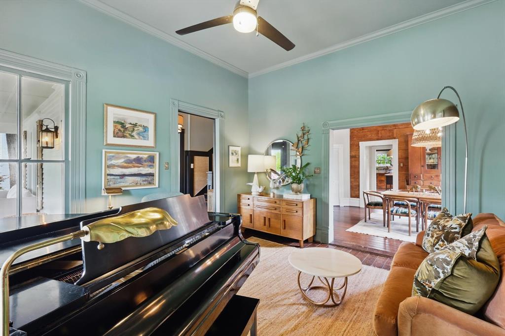 Listing images
