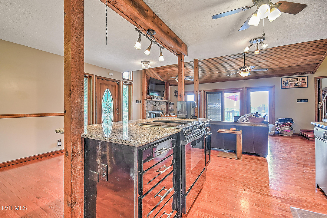 Listing images