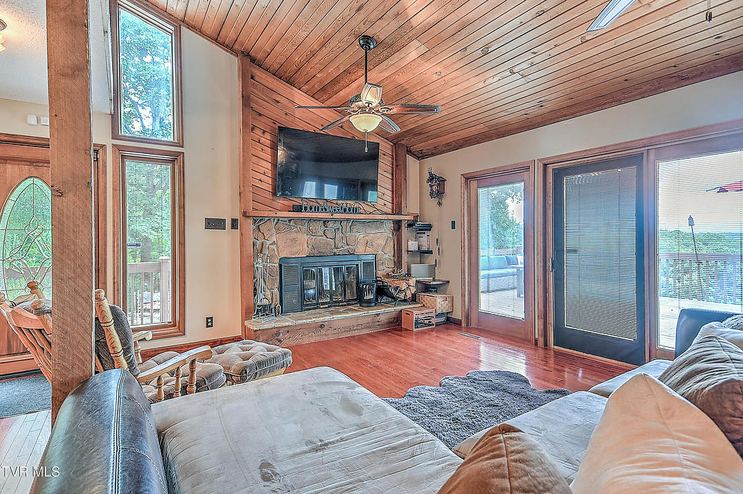 Listing images