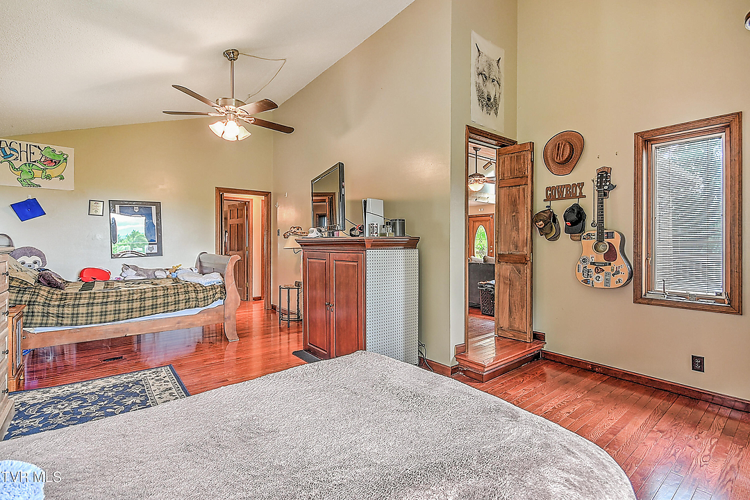 Listing images