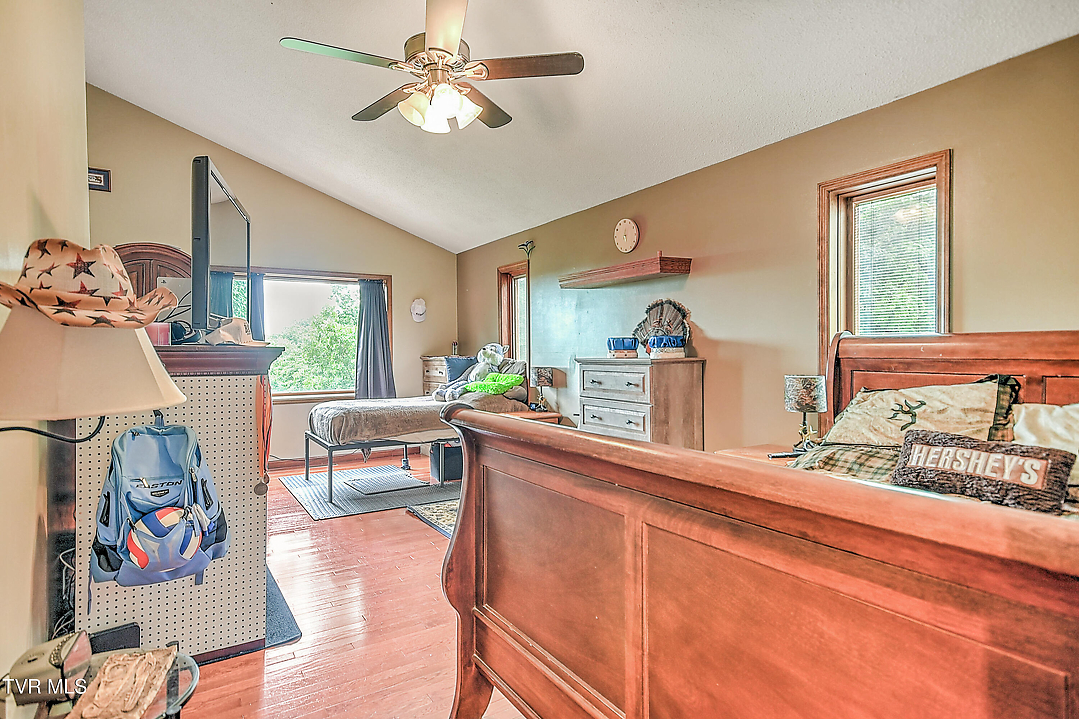 Listing images