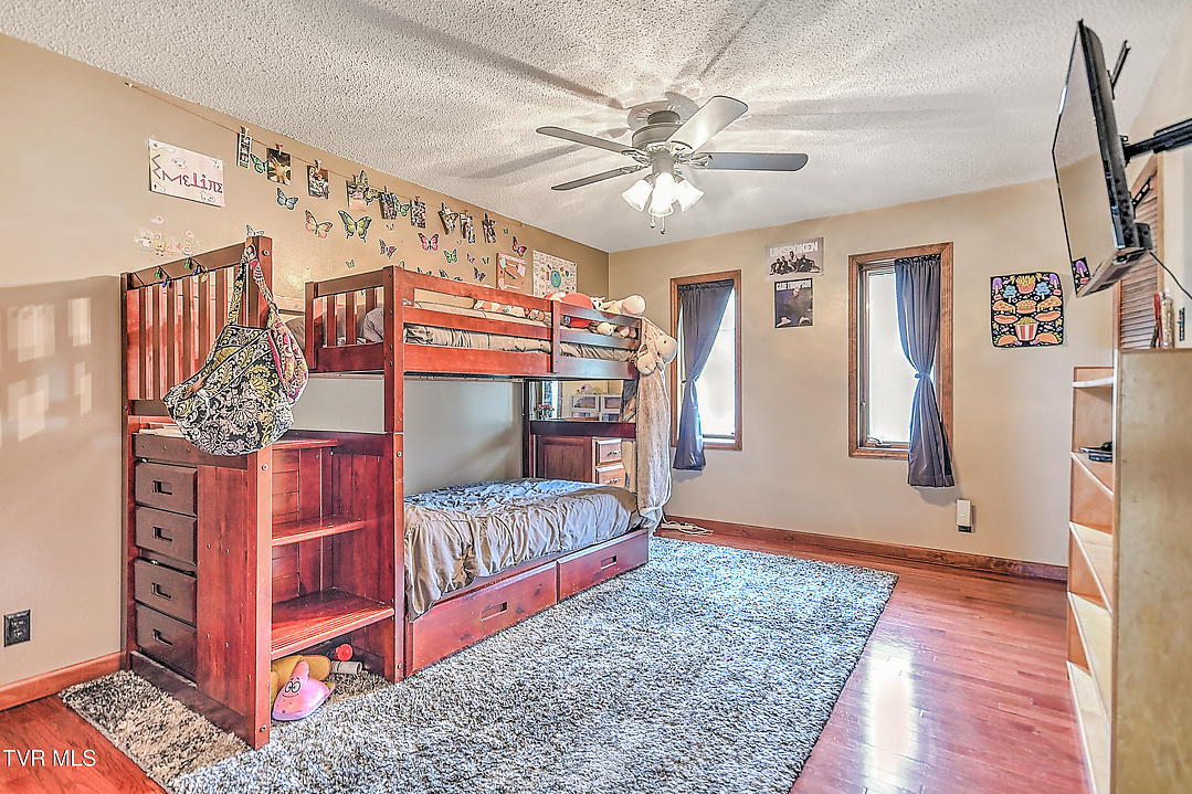 Listing images