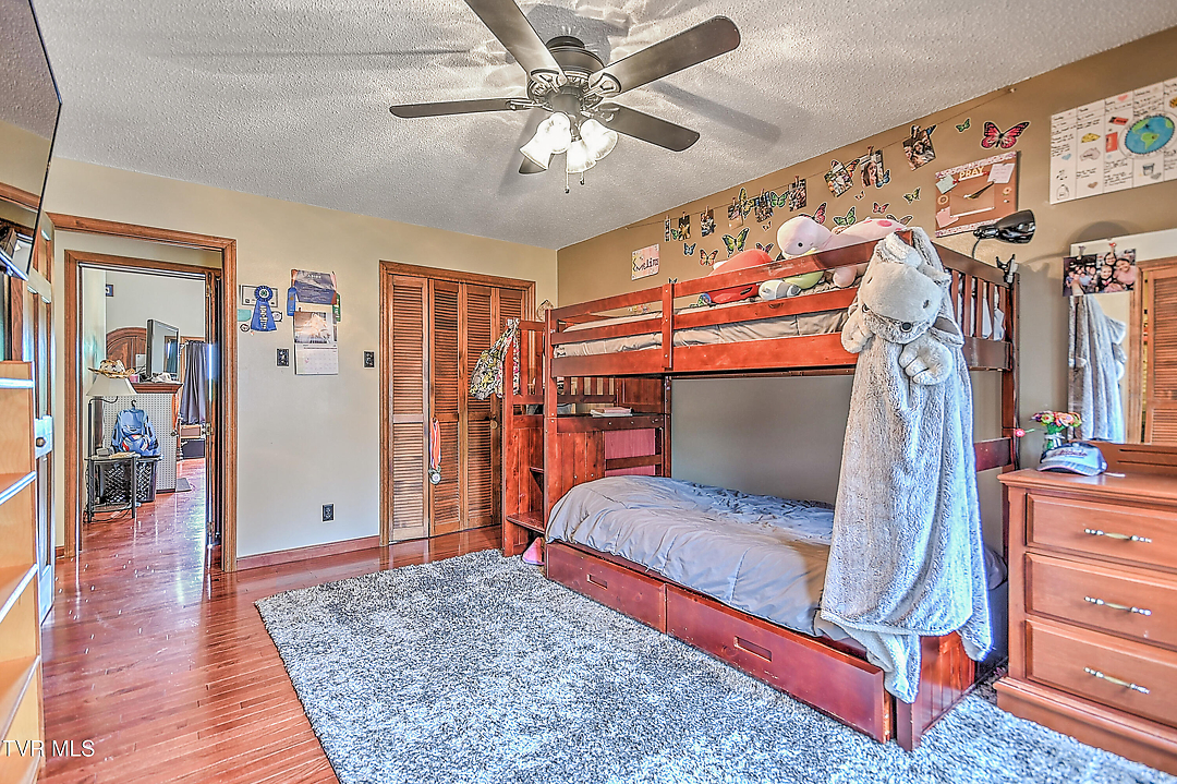 Listing images