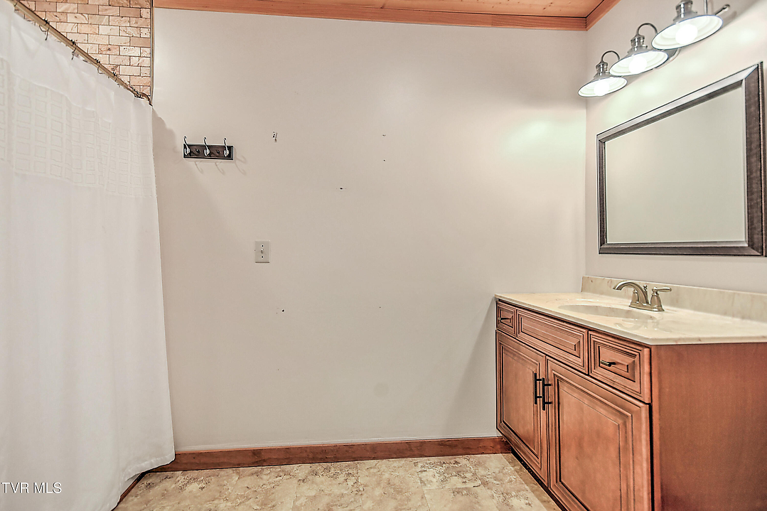 Listing images