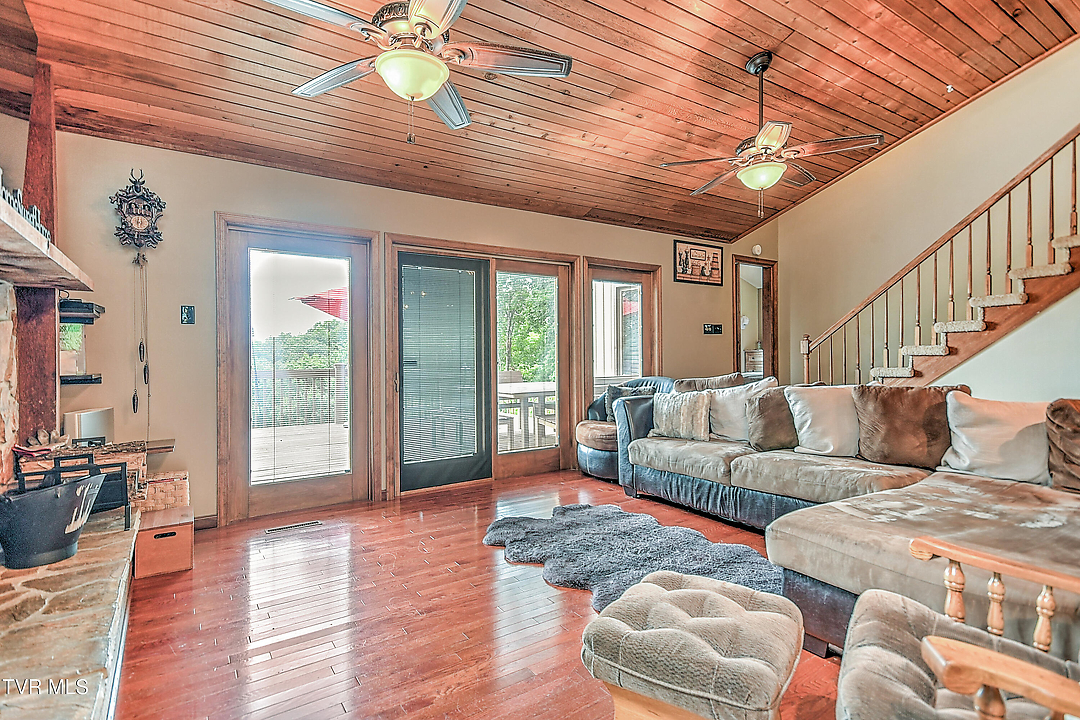 Listing images