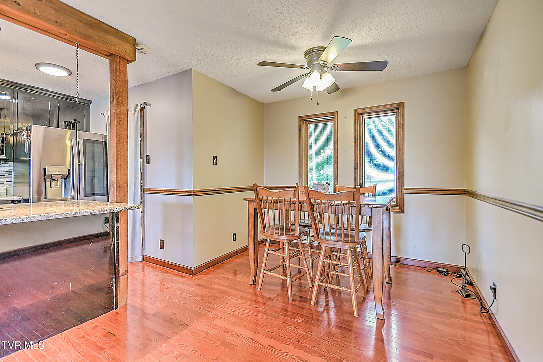 Listing images