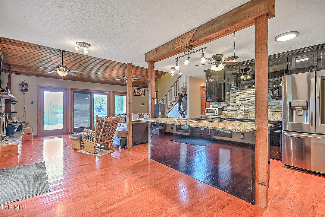 Listing images
