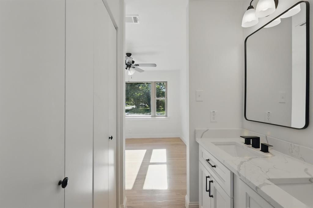 Listing images