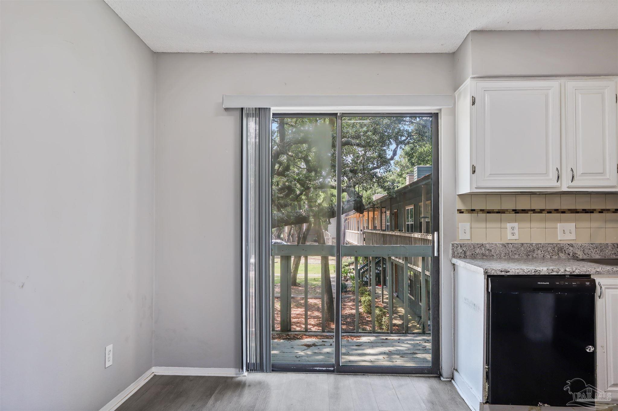 Listing images