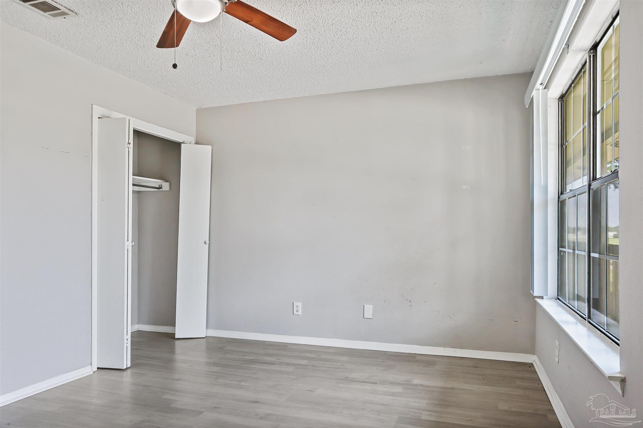 Listing images