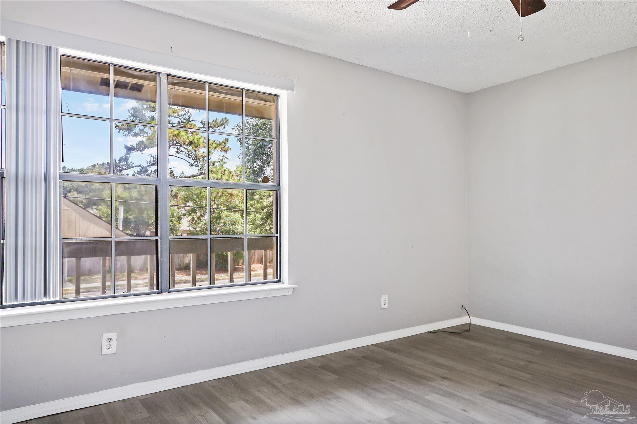Listing images