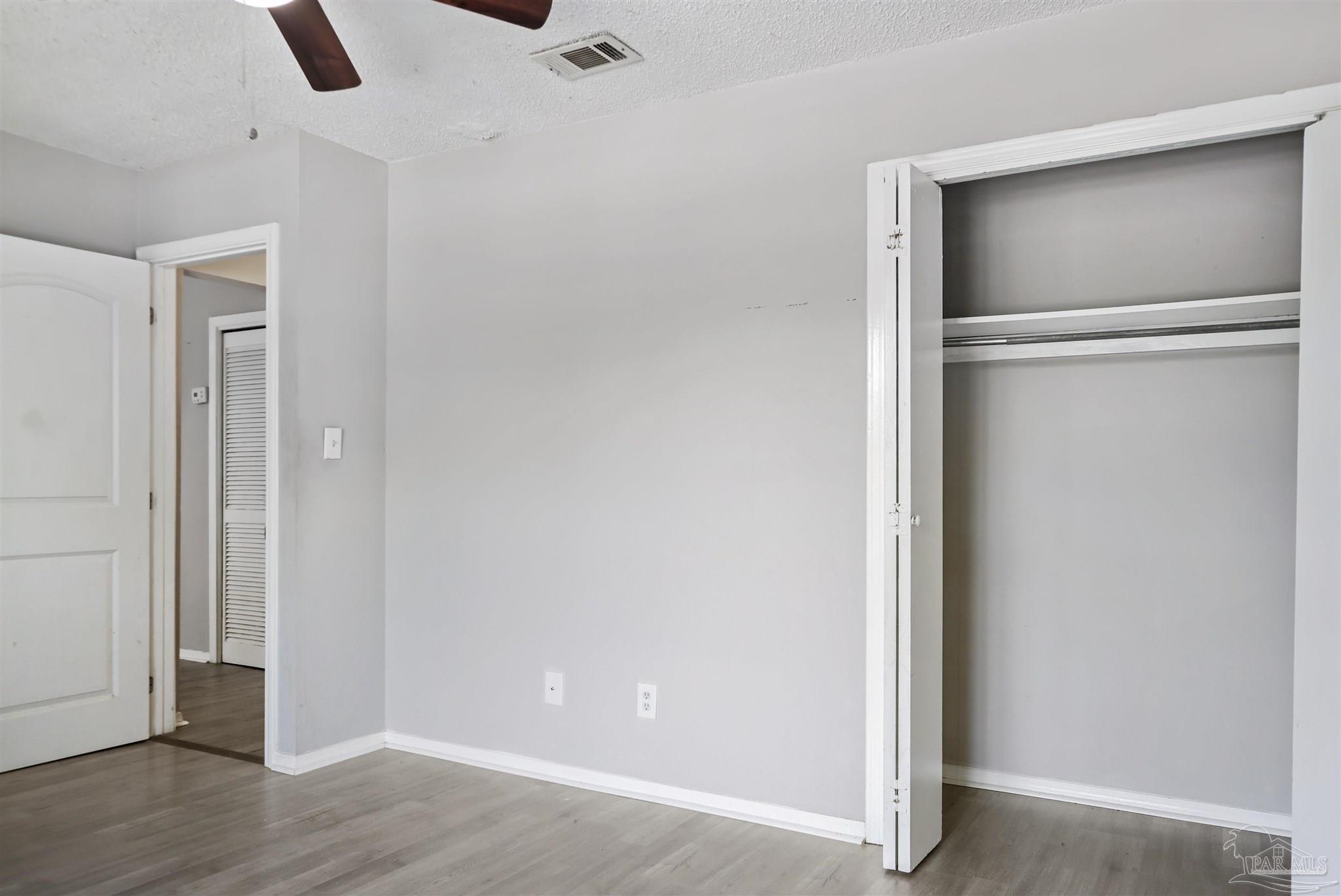 Listing images