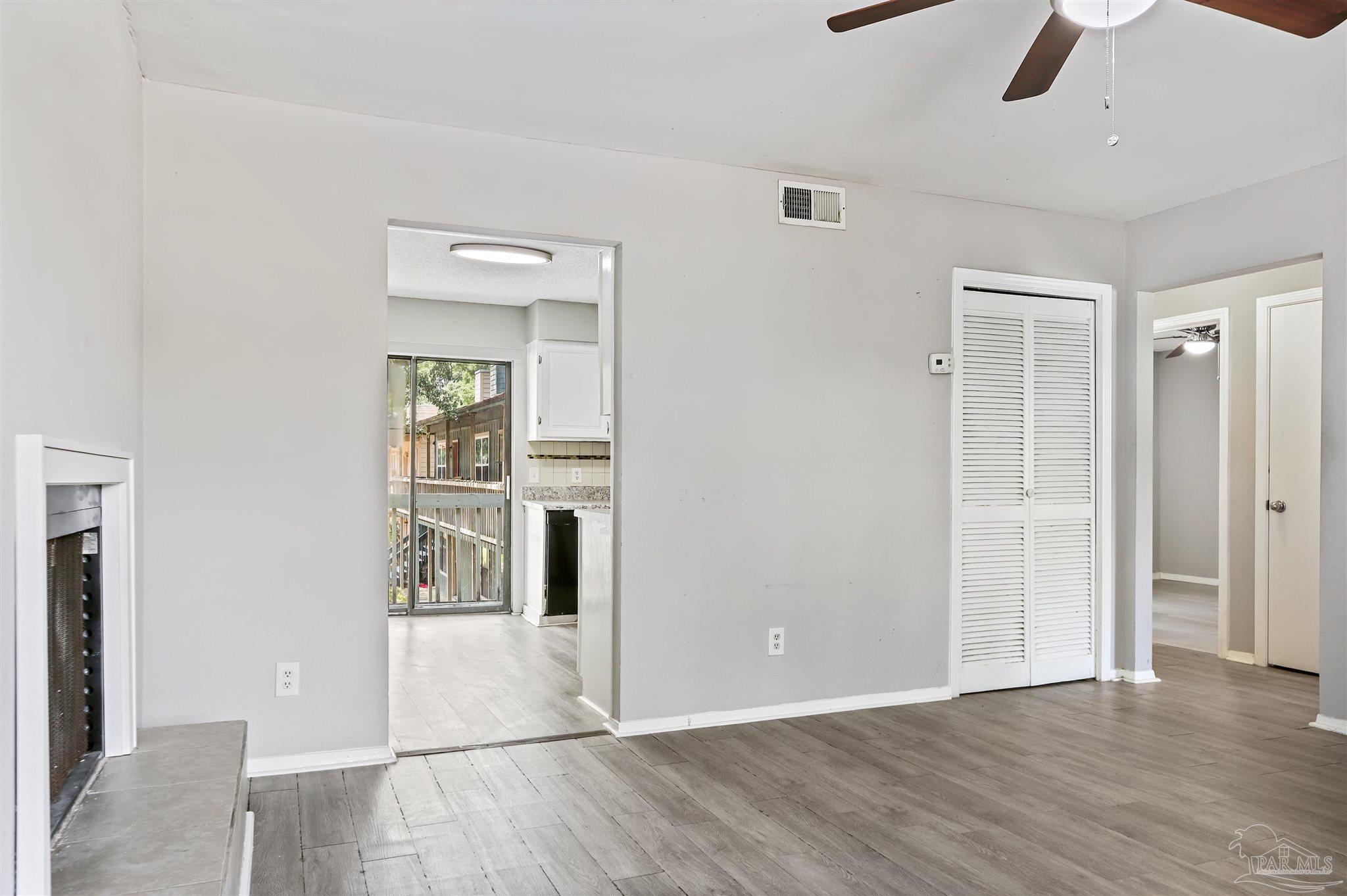 Listing images