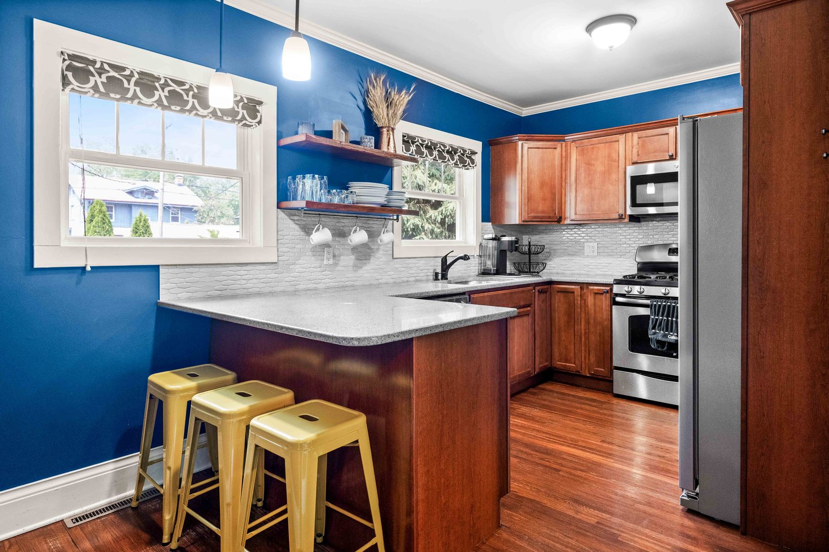Listing images
