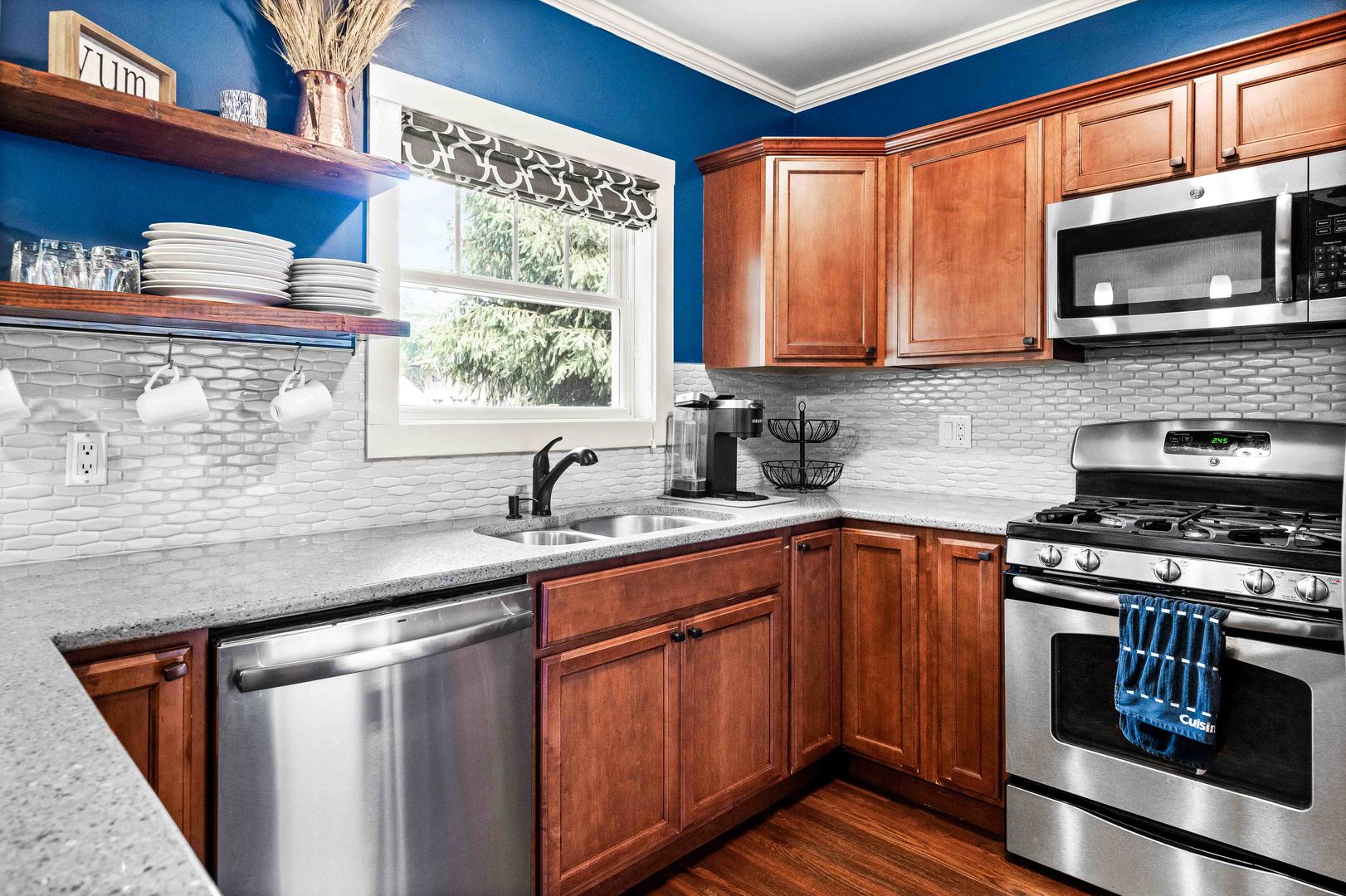 Listing images