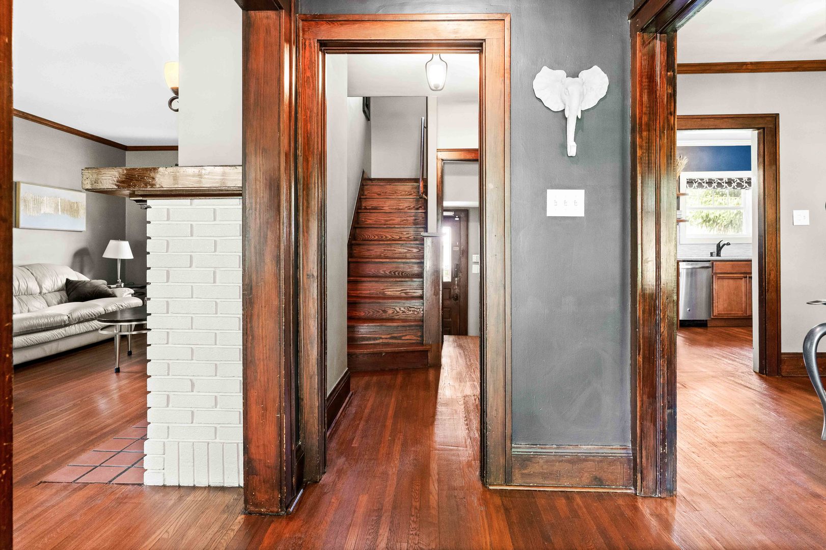 Listing images