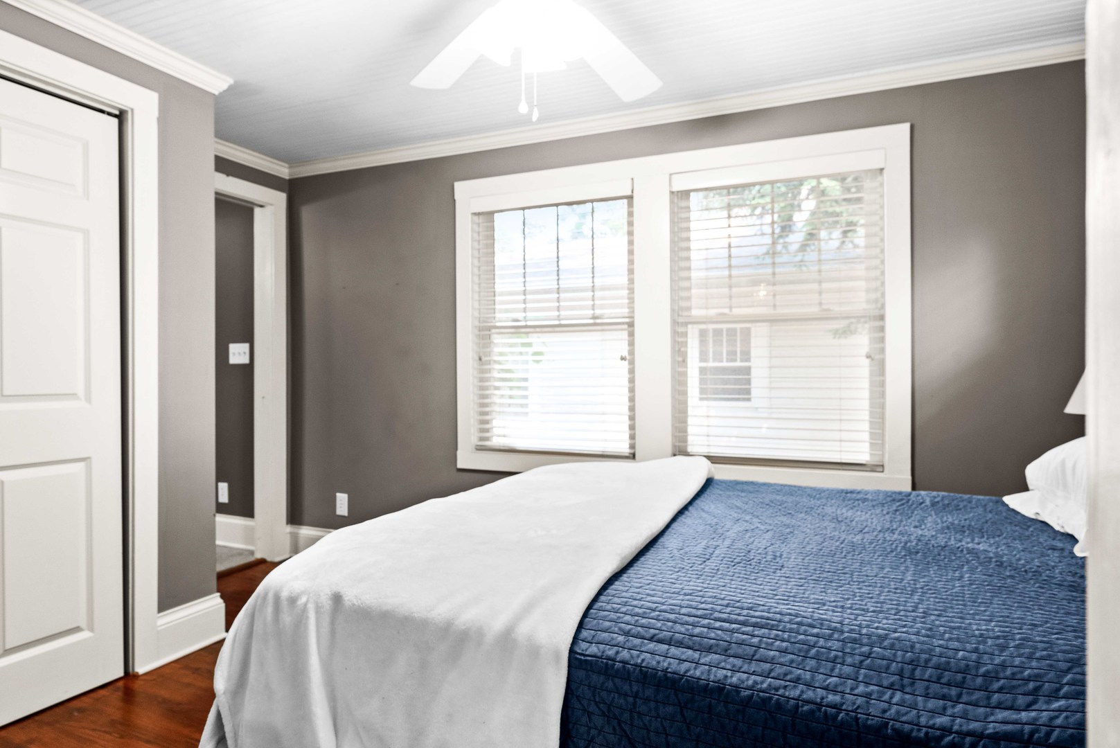 Listing images