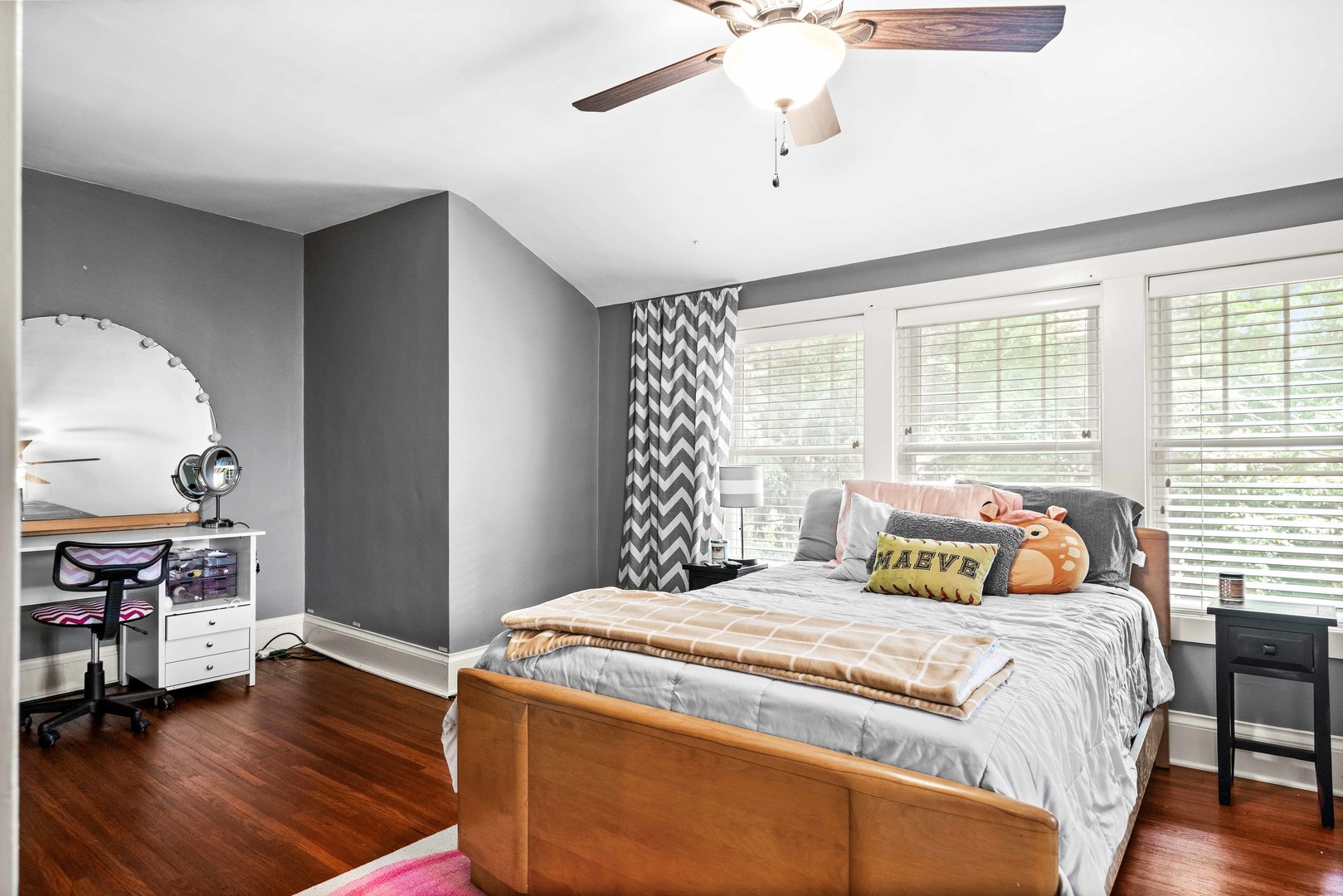 Listing images