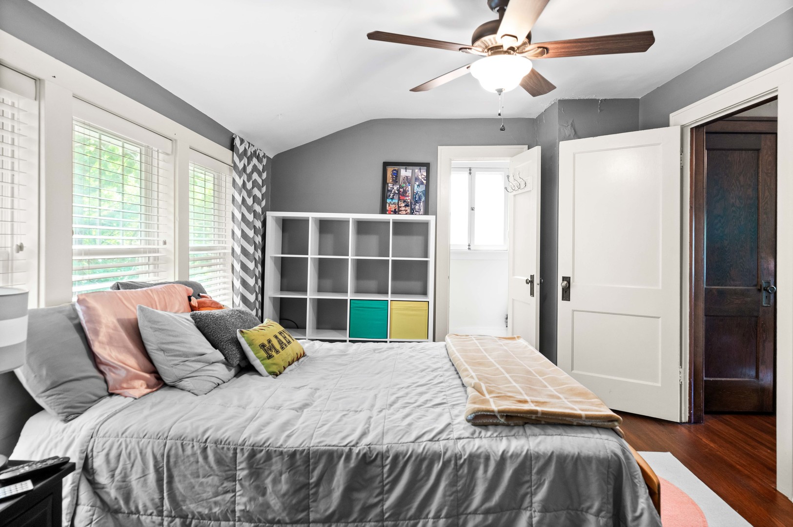 Listing images