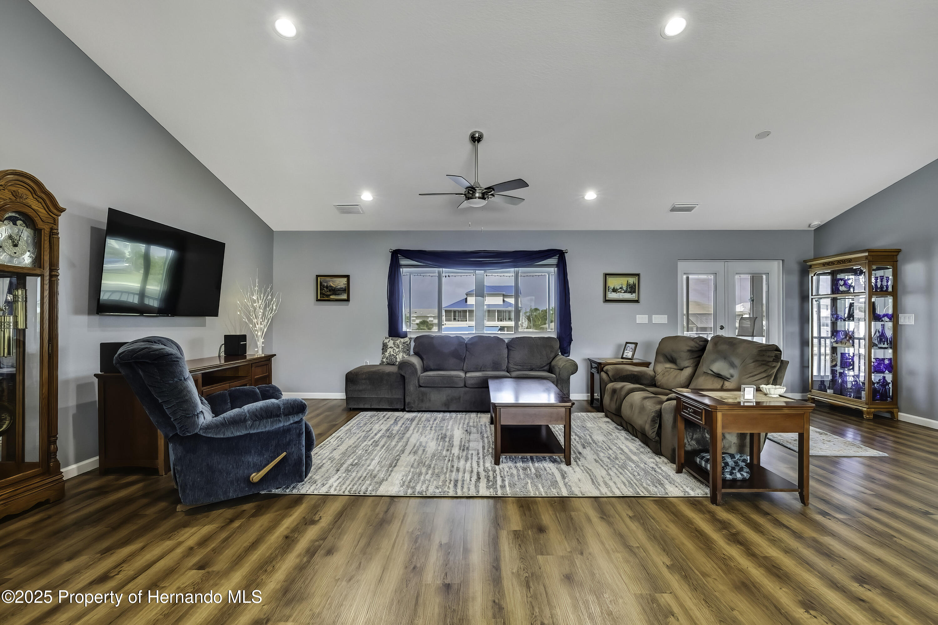 Listing images