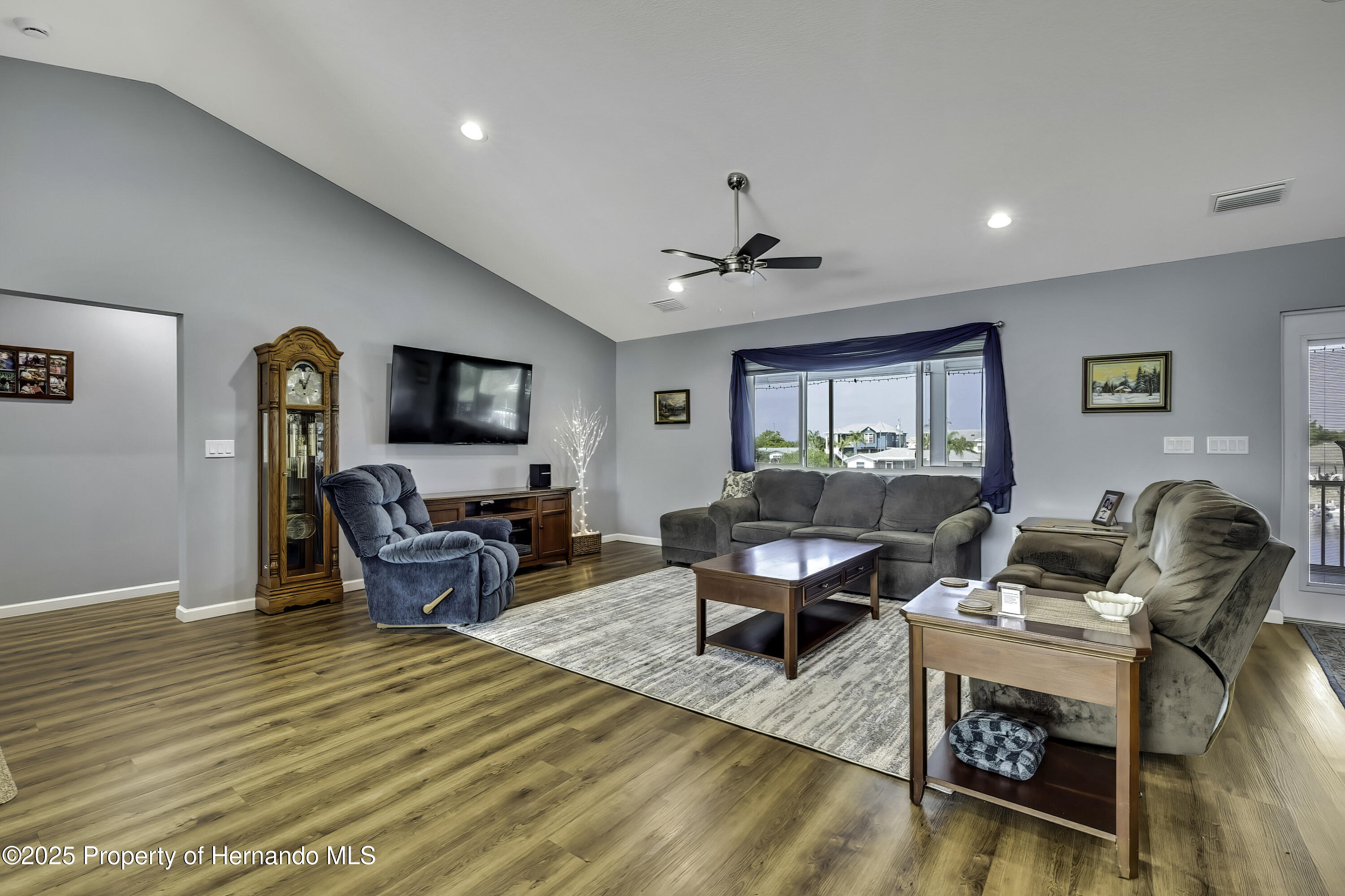 Listing images