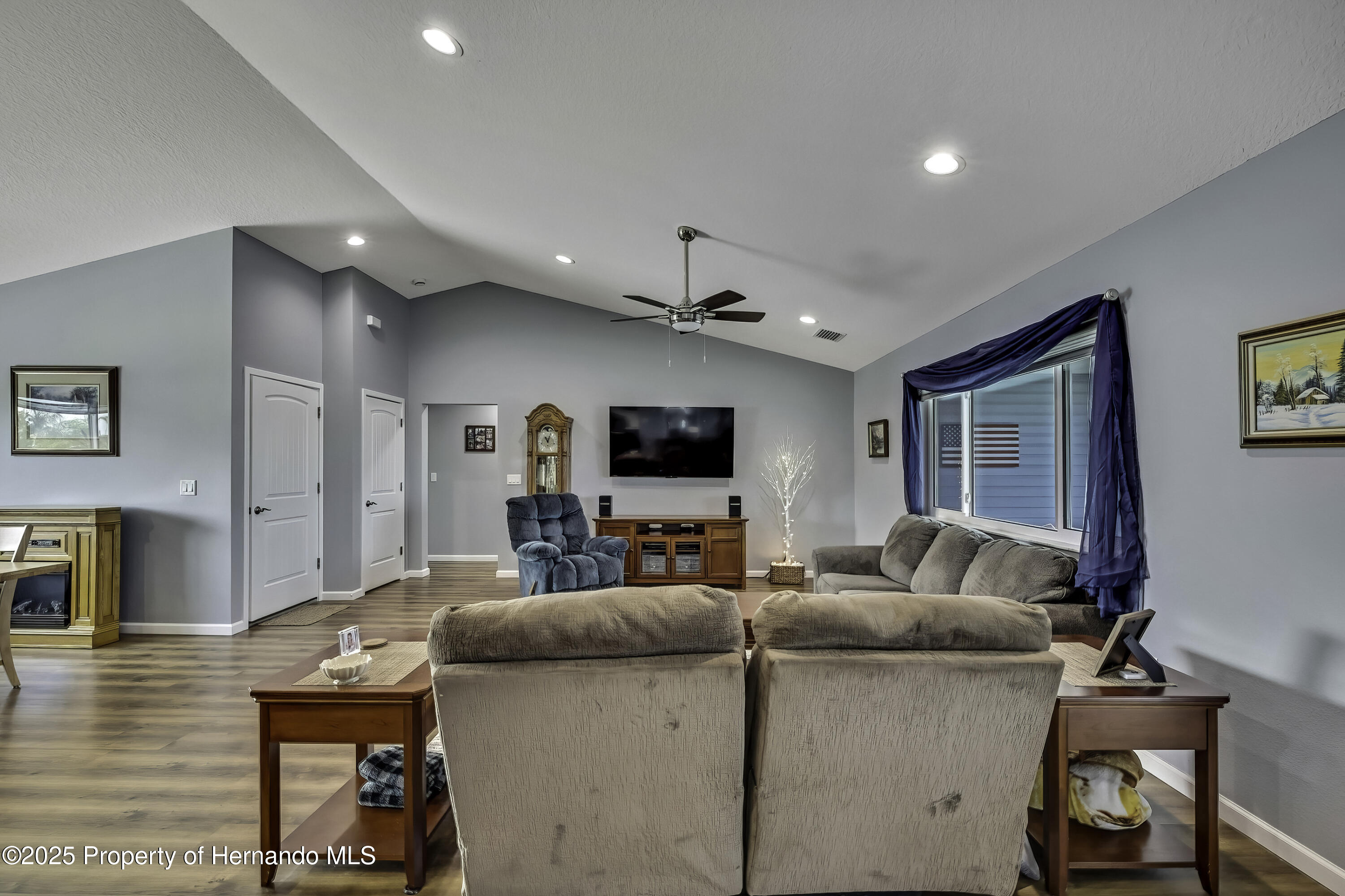 Listing images