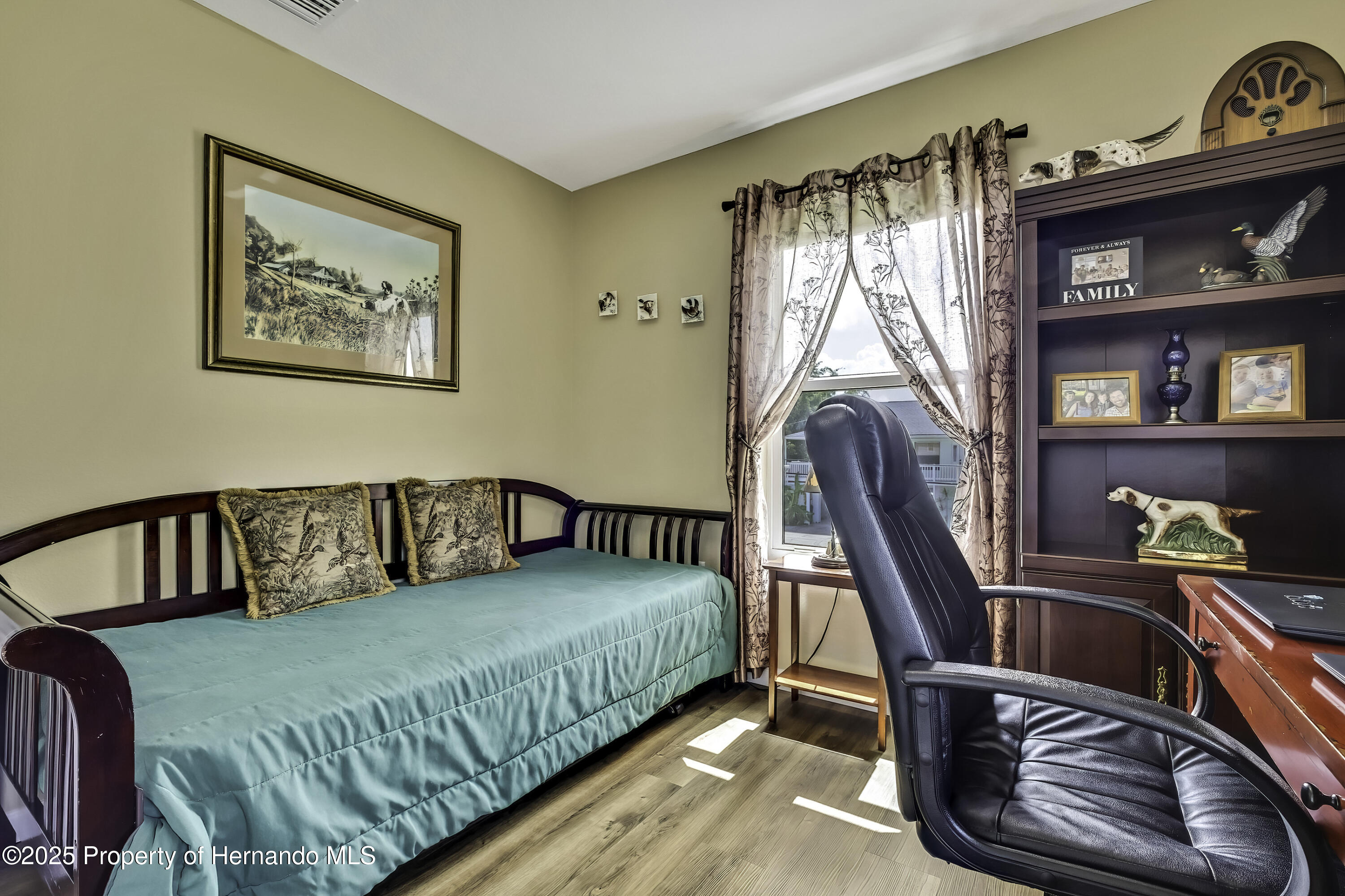 Listing images