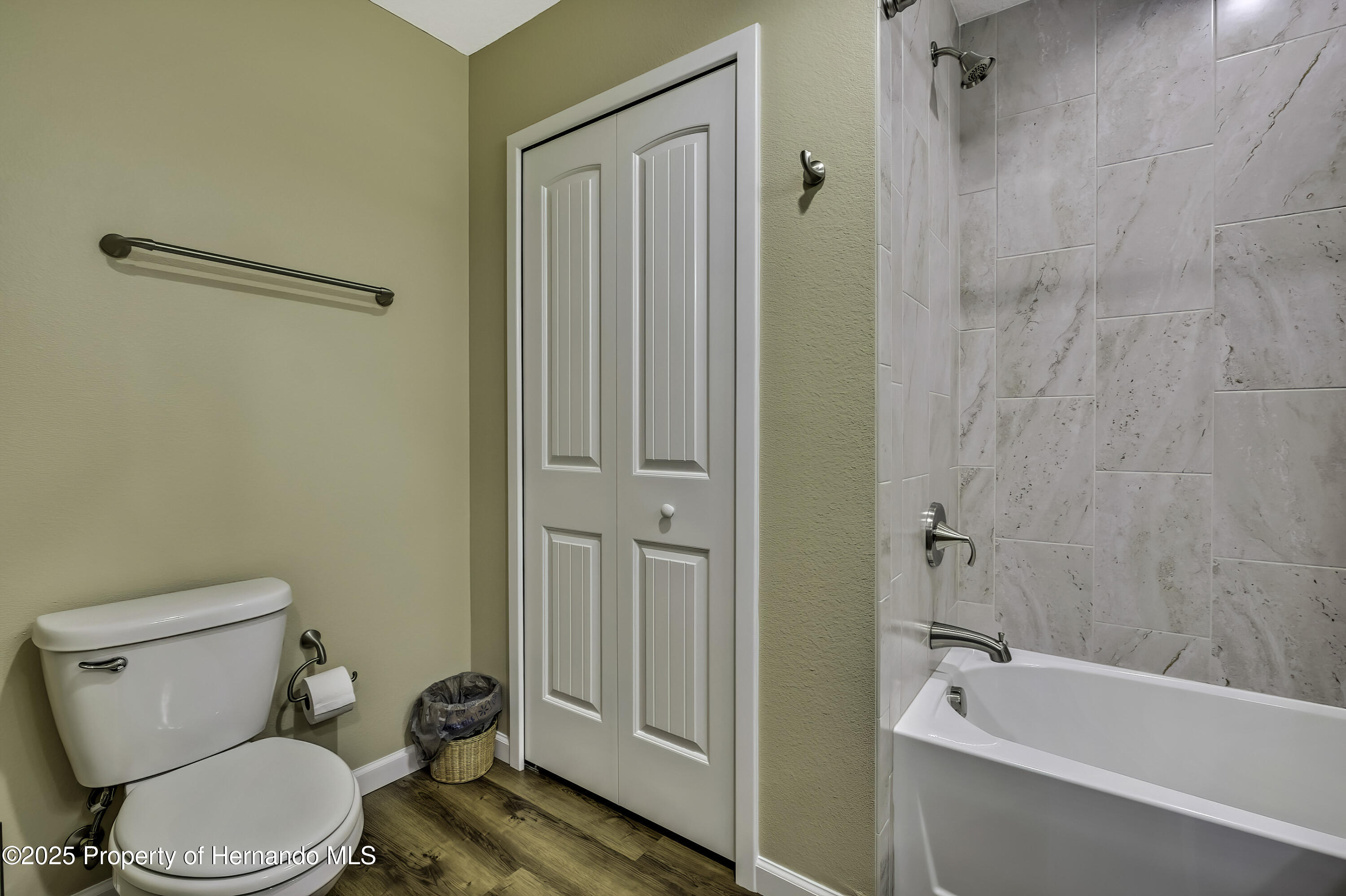 Listing images